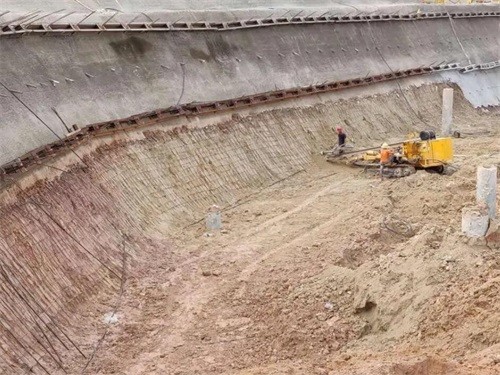 德格基坑边坡加固